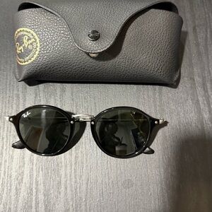 Ray-Ban Classic Black Round Sunglasses